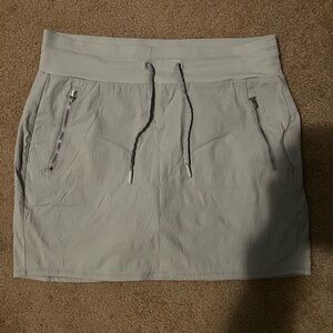 Gray Athleta Skort - size 8, Exc Condition, Worn once!